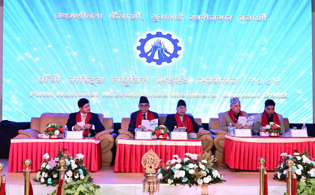 लघुवित्तहरुले ऋणी होइन, उद्यमी जन्माउनुपर्नेमा जोड